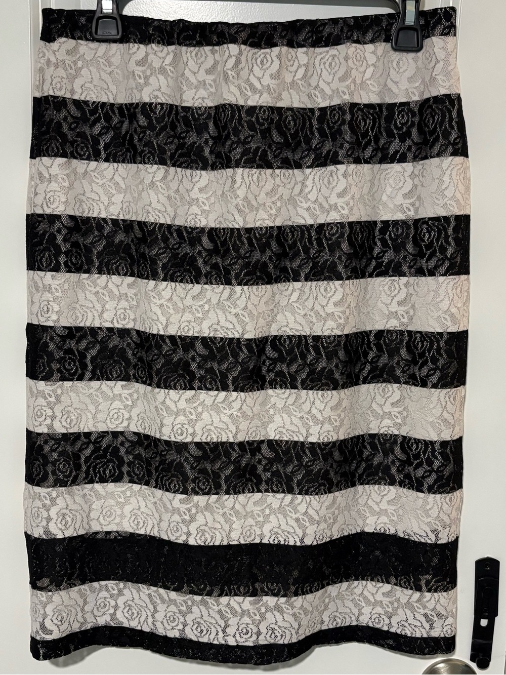 ELLE Black & Ivory Striped Floral Lace Pencil Skirt Size 10